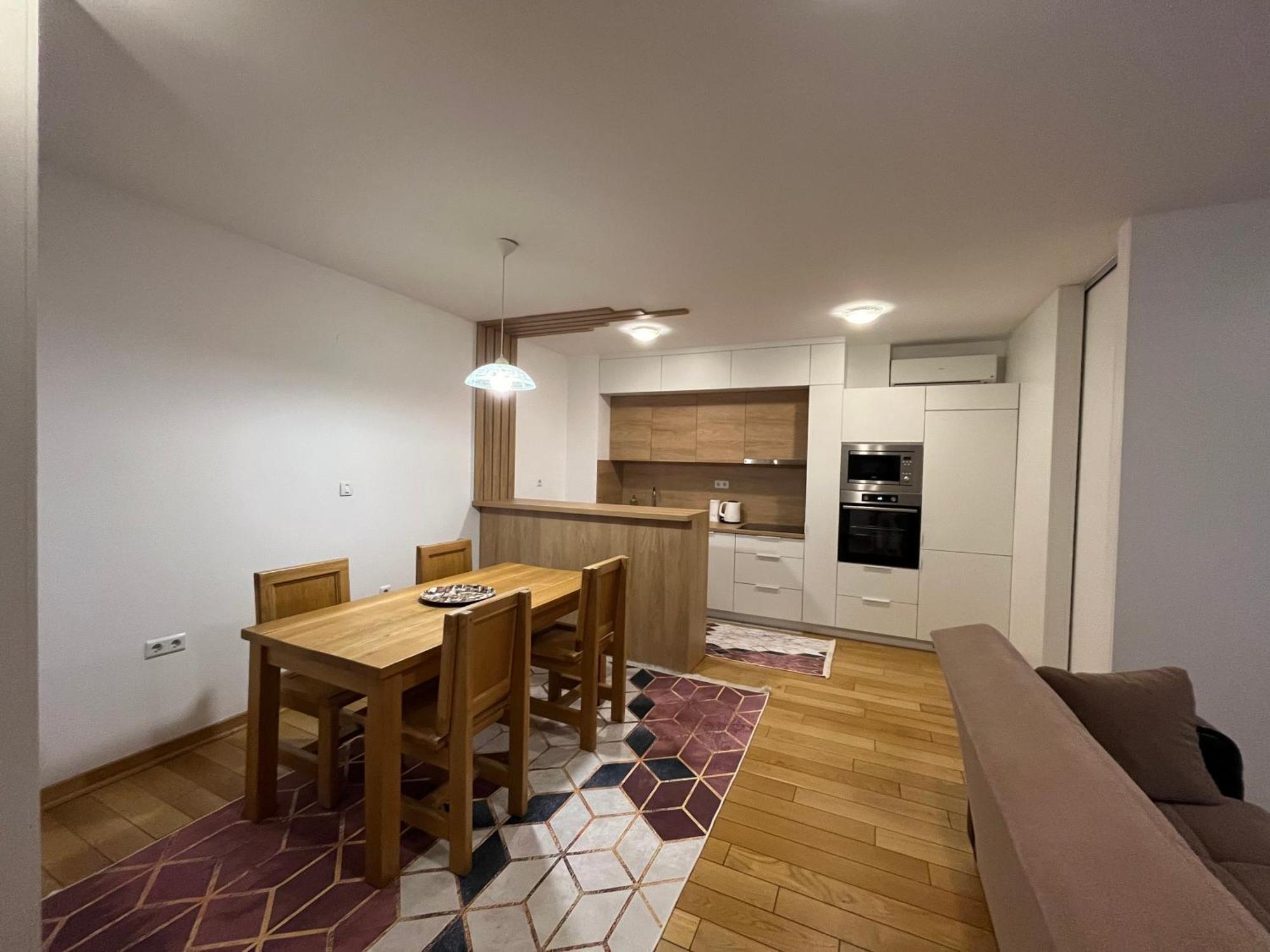 Vip Four Apartment